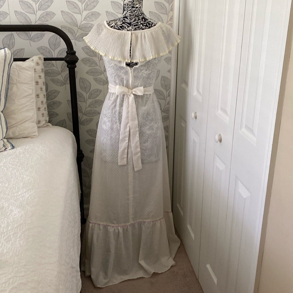 Vintage 1970’s prairie style full length dress with dimensional polka dots - Picture 6 of 14